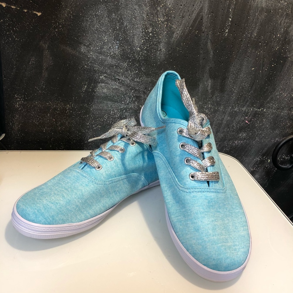 Disney Descendants Sneakers 5 1/2